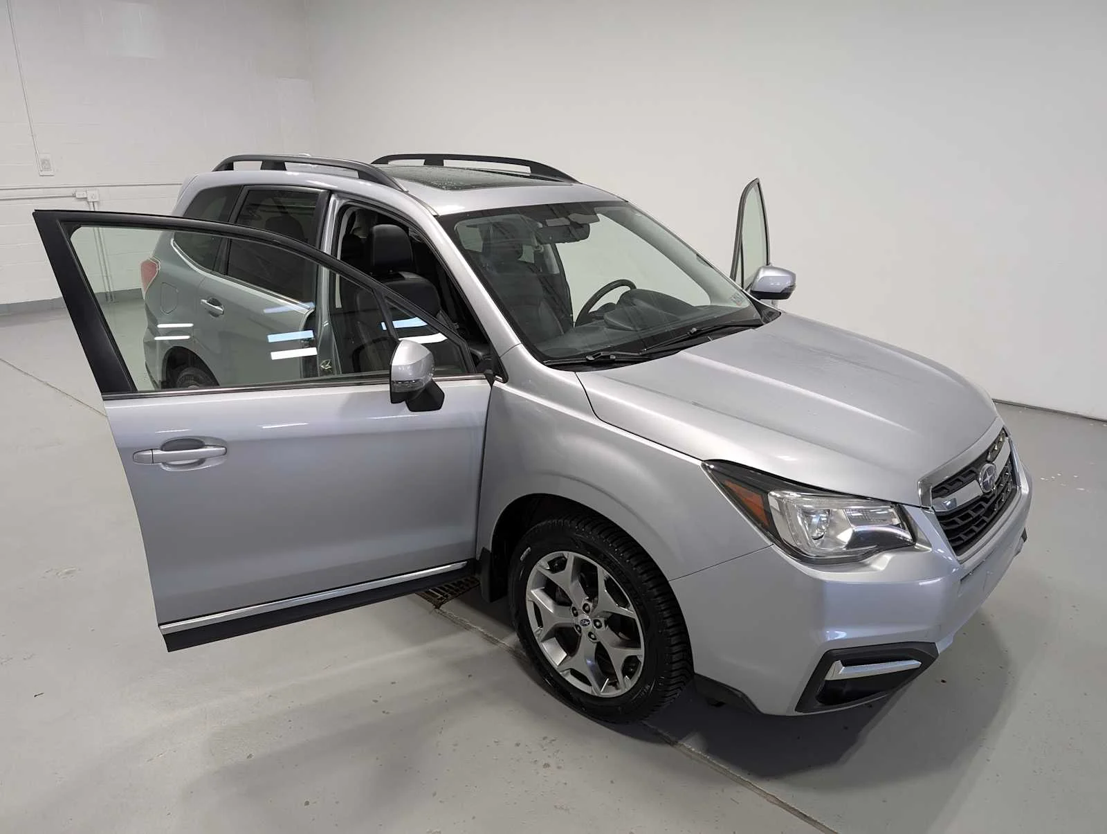 Used 2017 Ice Silver Metallic Subaru Touring image 16