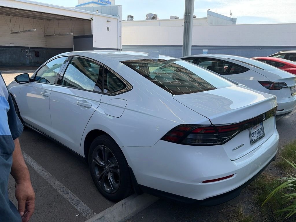 Used 2023 White Honda EX image 16