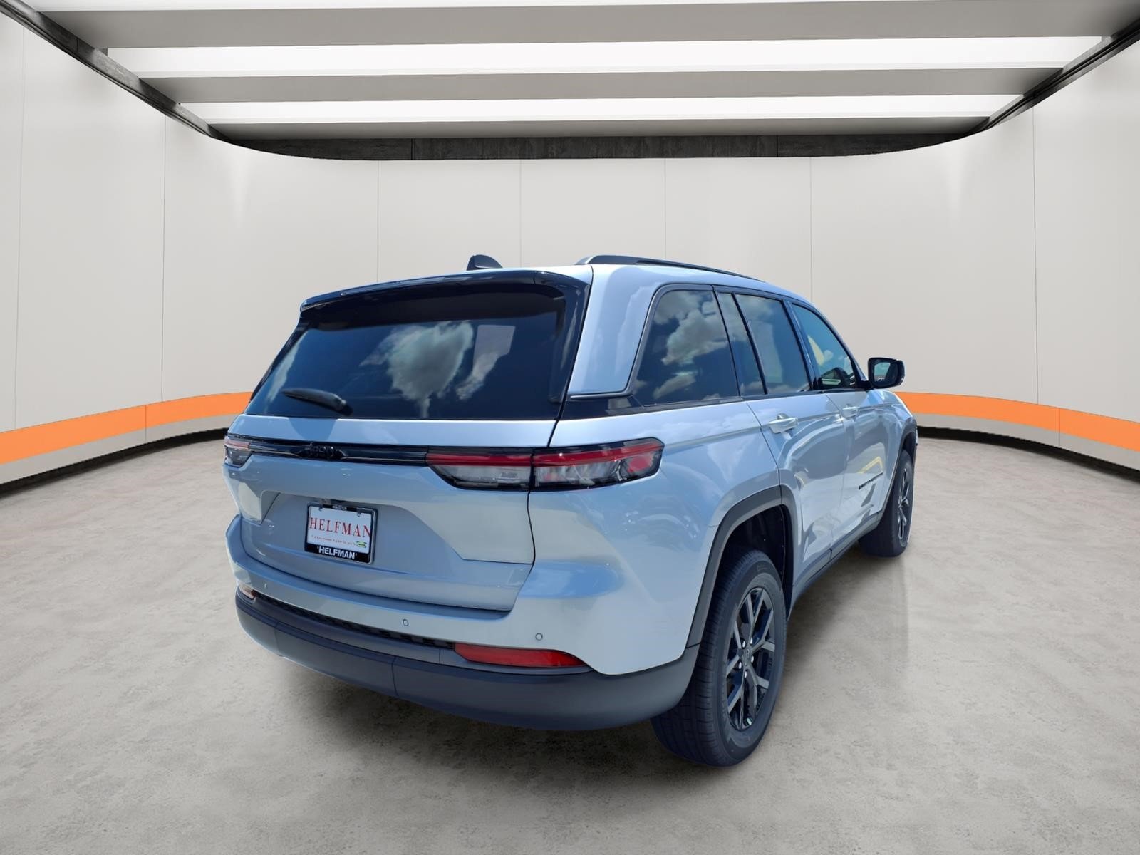 New 2026 Silver Zynith Exterior Paint Jeep Laredo Altitude image 6
