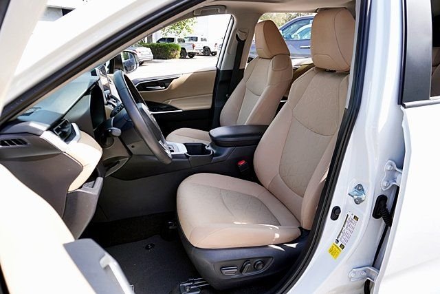 Used 2025 White Toyota XLE image 15