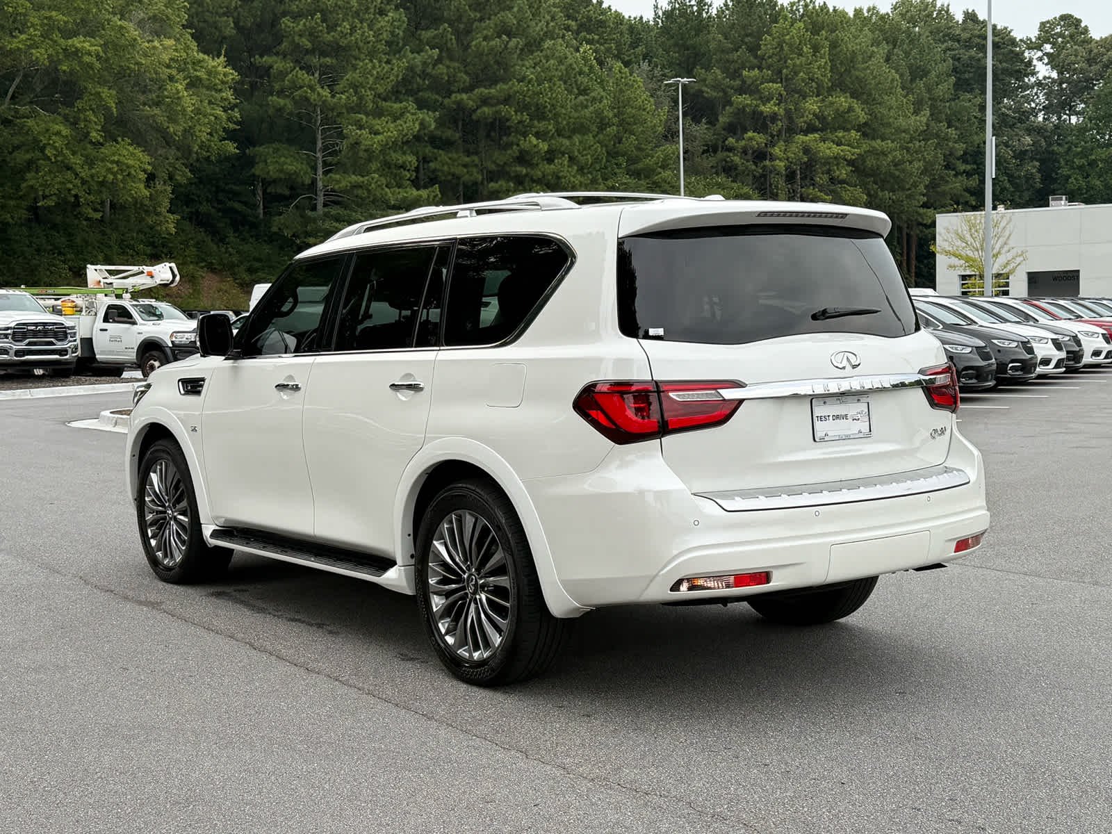 Used 2019 Moonstone White INFINITI LUXE image 3