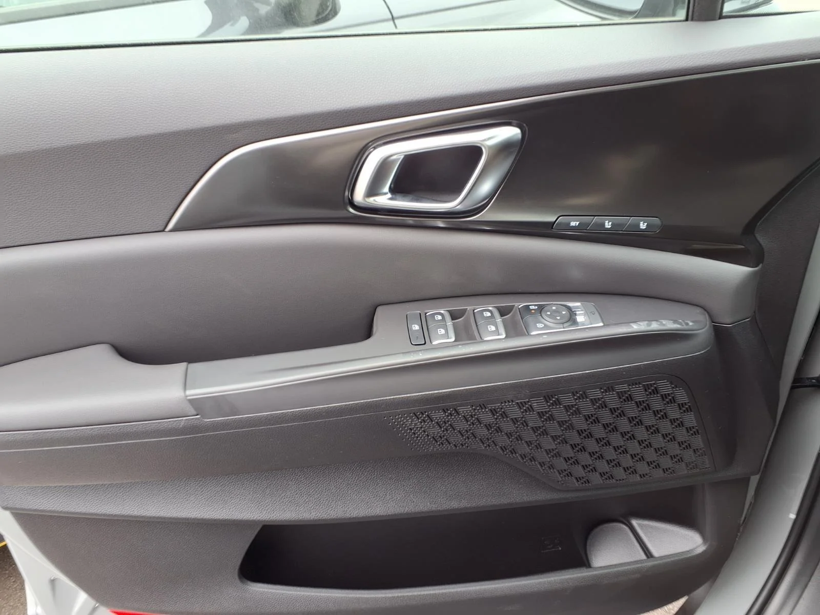 New 2027 Ceramic Silver Kia EX image 12