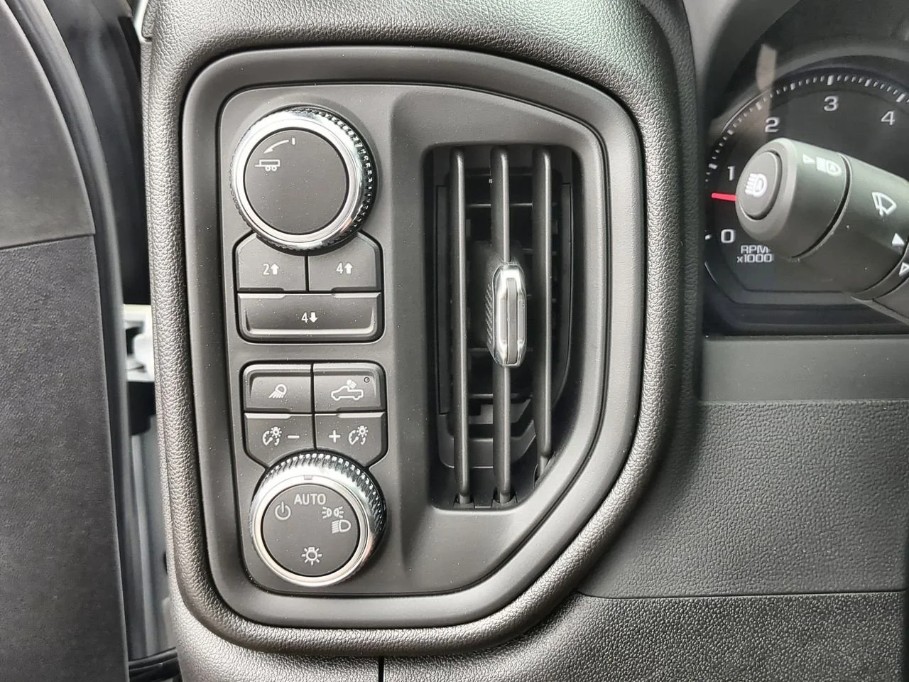 New 2025 Summit White GMC Pro image 17