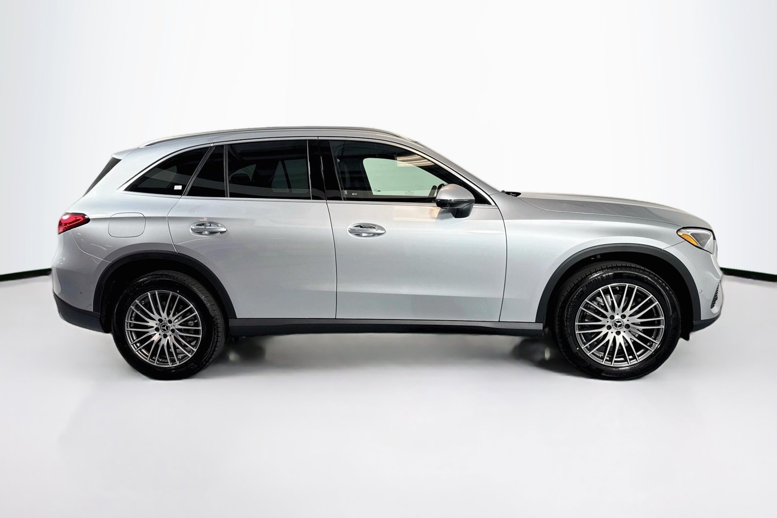 New 2026 Cirrus Silver Metallic Mercedes-Benz GLC 300 image 4