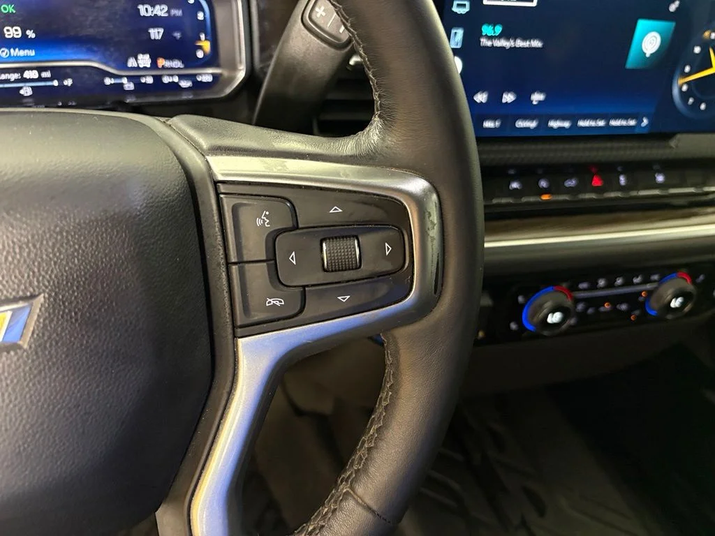 Used 2022 White Chevrolet LT image 23