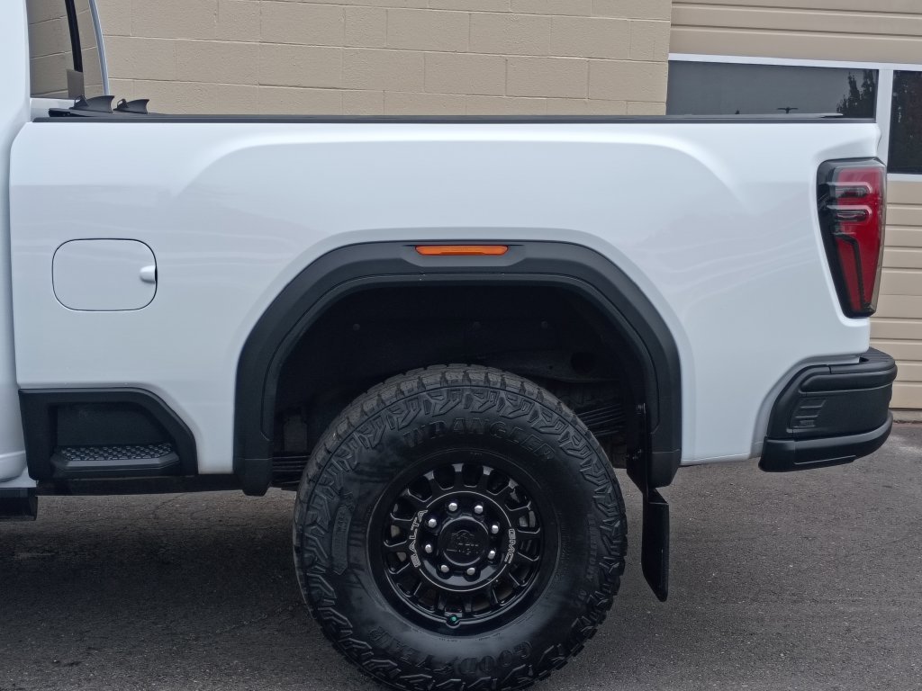 Used 2025 White GMC AT4X image 8