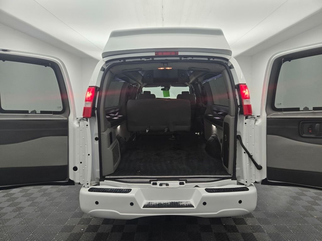 Used 2020 Summit White Chevrolet Explorer Limited SE image 6