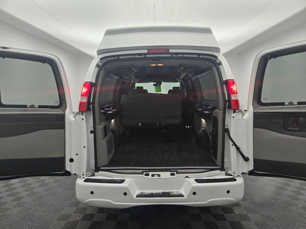 Used 2020 Summit White Chevrolet Explorer Limited SE image 6