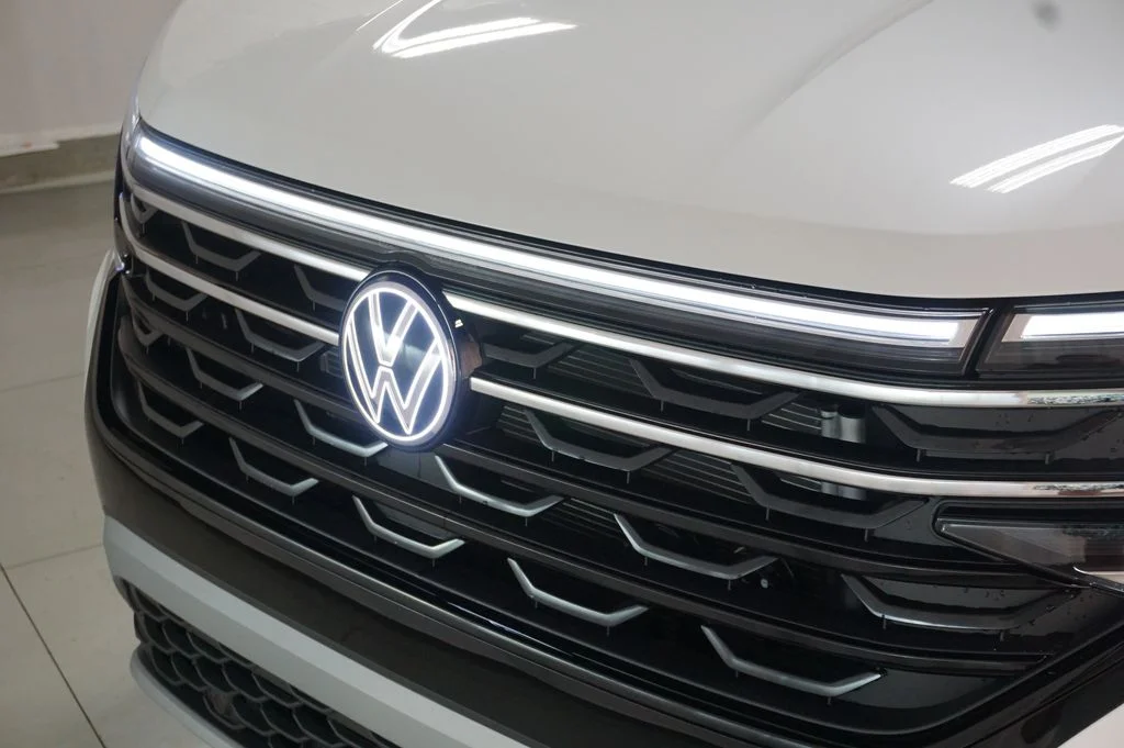 New 2026 Opal White Volkswagen 2.0T Peak Edition image 36