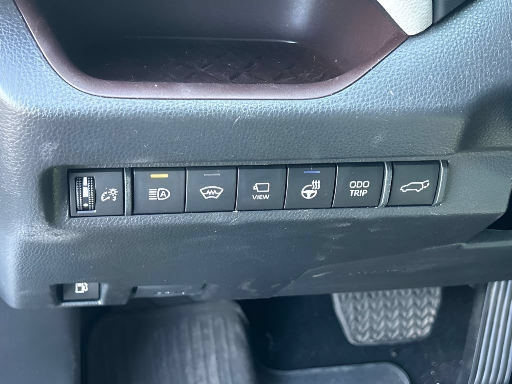 Used 2025 Wind Chill Pearl Toyota Limited image 23