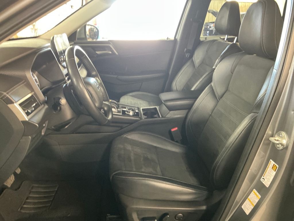 Used 2024  Mitsubishi SE image 12
