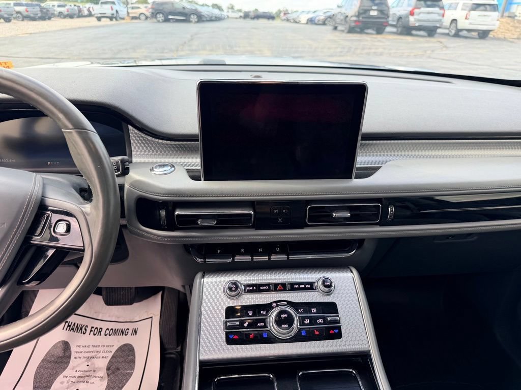 Used 2021  Lincoln Grand Touring image 9
