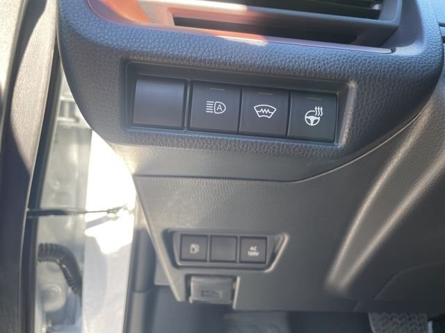 New 2026 Wind Chill Pearl <sup>1</sup> Toyota  SE image 18