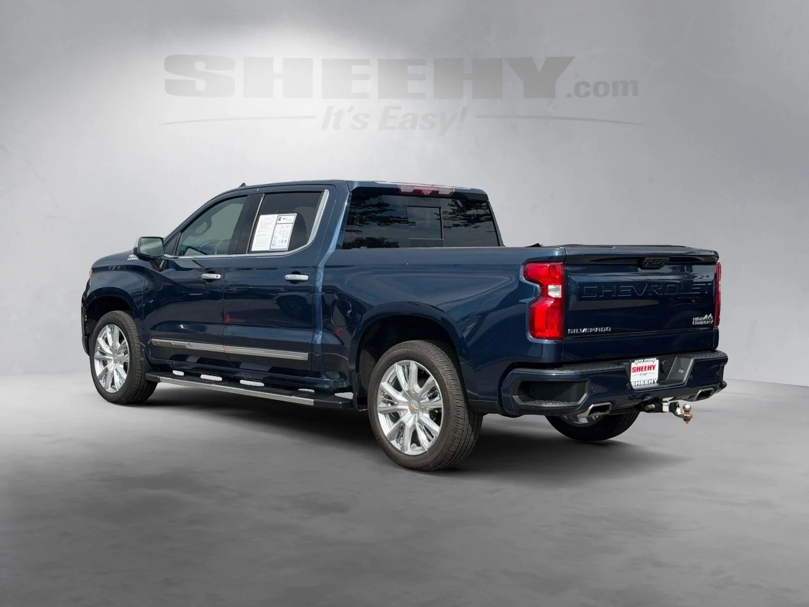 Used 2022 Glacier Blue Metallic Chevrolet High Country image 15