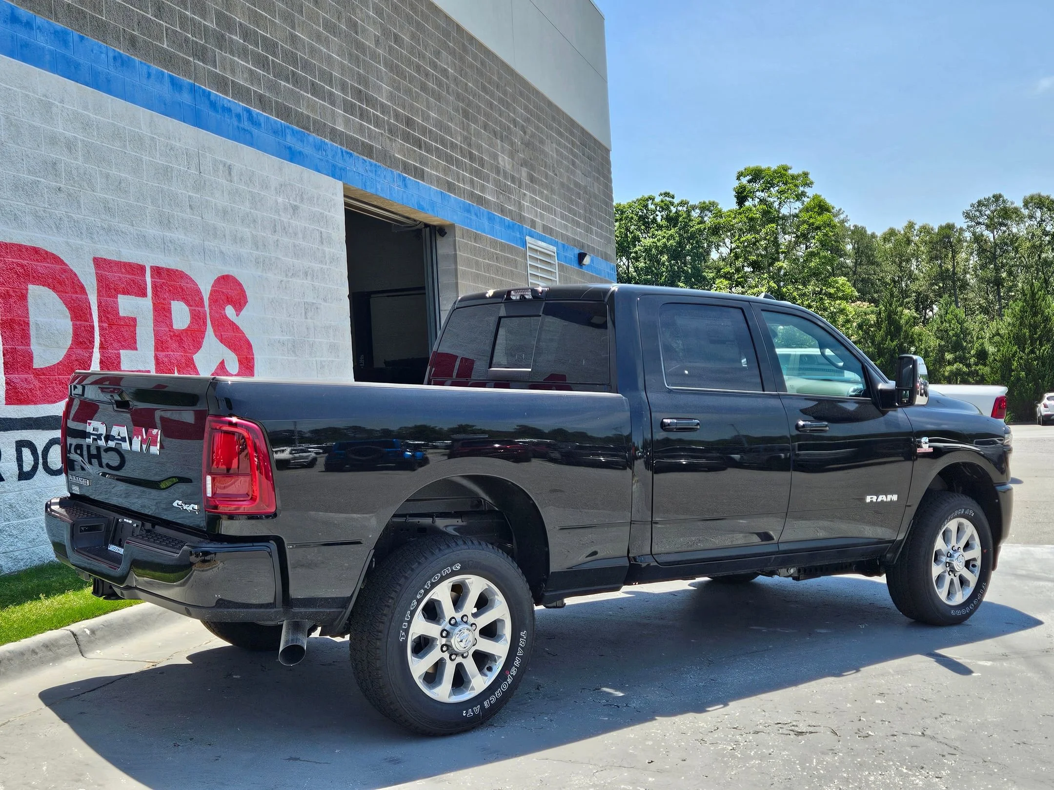 New 2026 Diamond Black Crystal Pearlcoat Ram Laramie image 7
