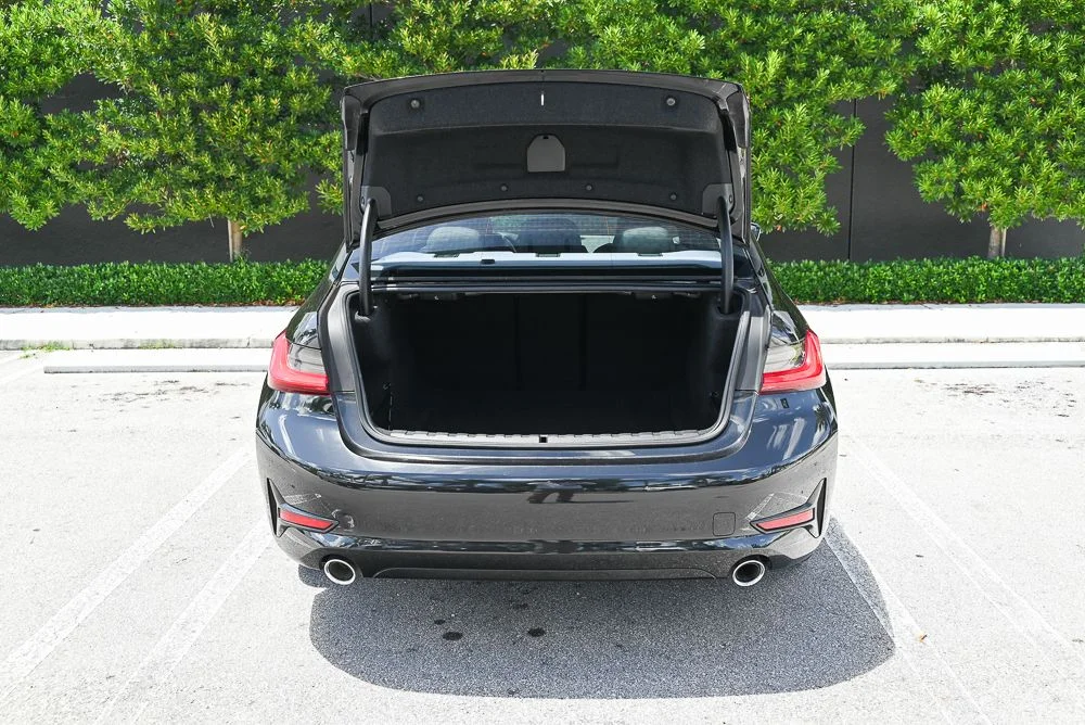 Used 2019 Black BMW 330i image 9