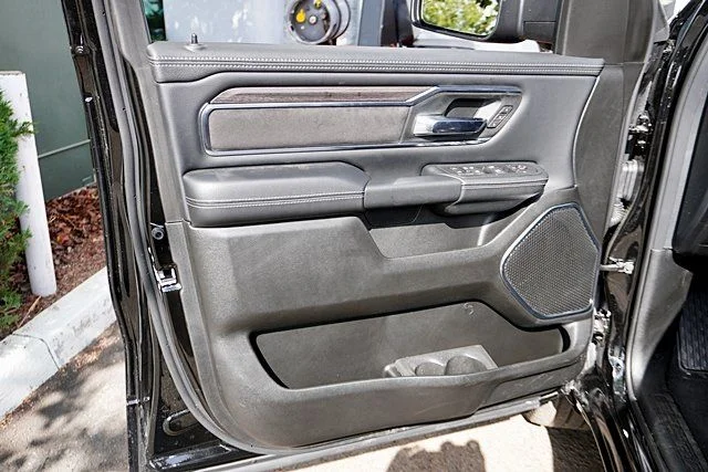 New 2026 Diamond Black Crystal Pearl-Coat Exterior Paint RAM Laramie image 29