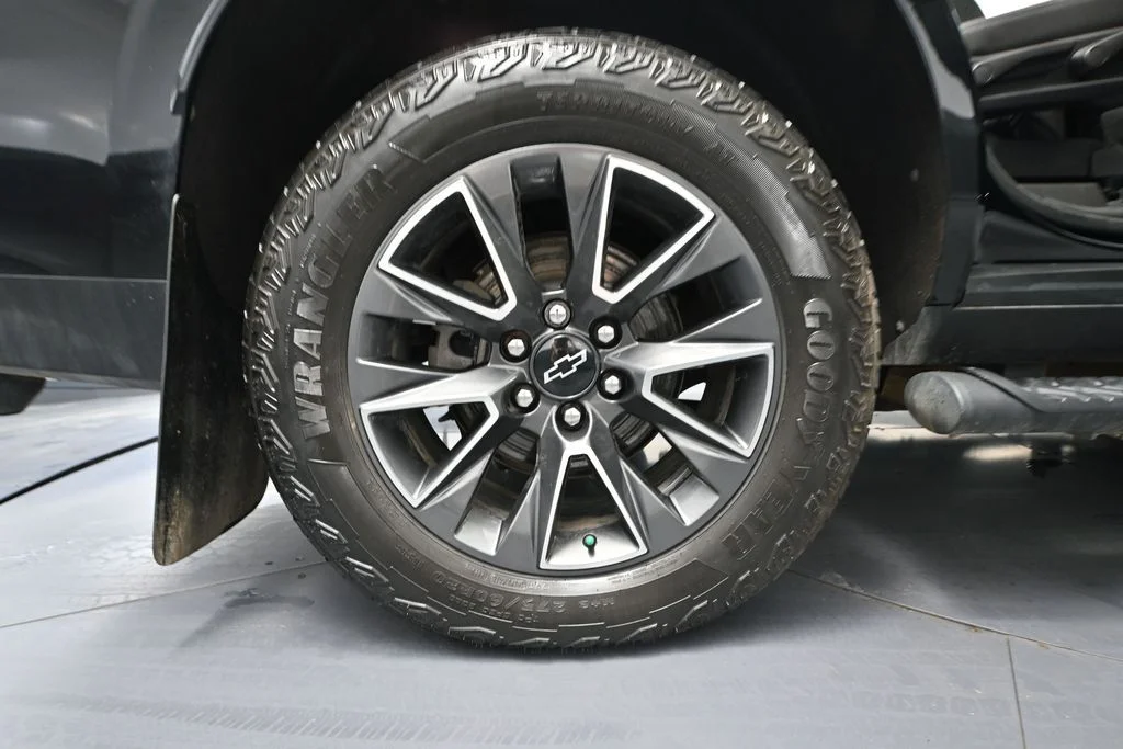 Used 2024 Black Chevrolet Z71 image 11