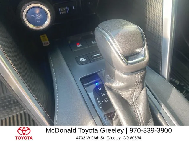 Used 2022 White Toyota XLE image 20