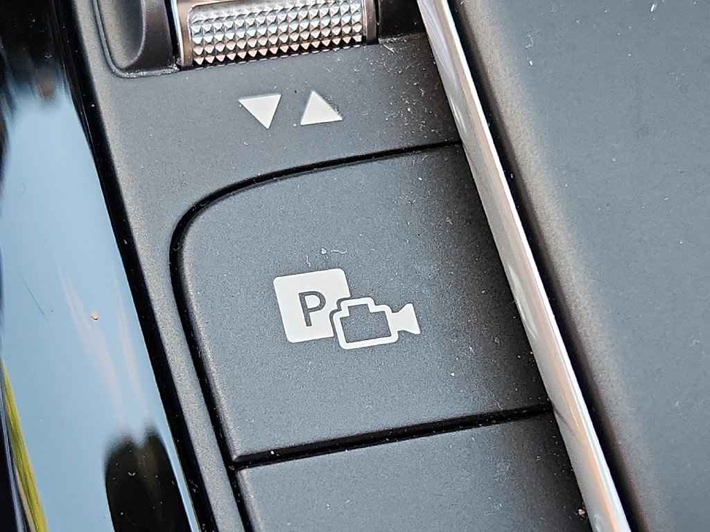 Used 2023  Mercedes-Benz 300 image 25