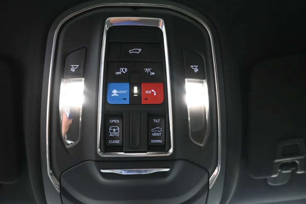 Used 2025 White Jeep Altitude X image 21