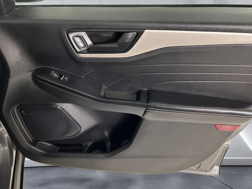 Used 2022 Gray Ford SE image 15