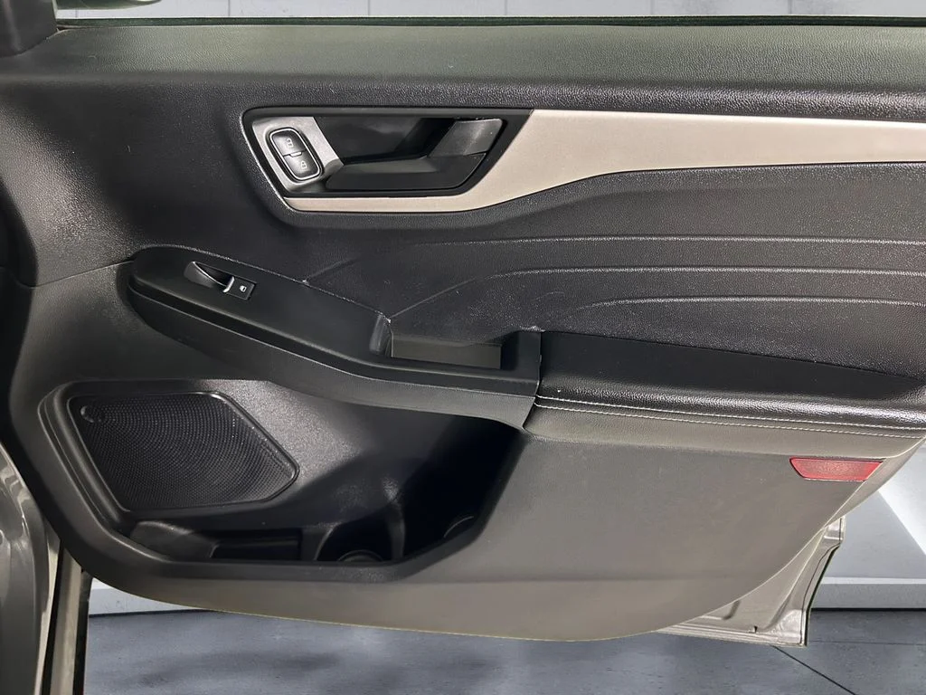 Used 2022 Gray Ford SE image 15