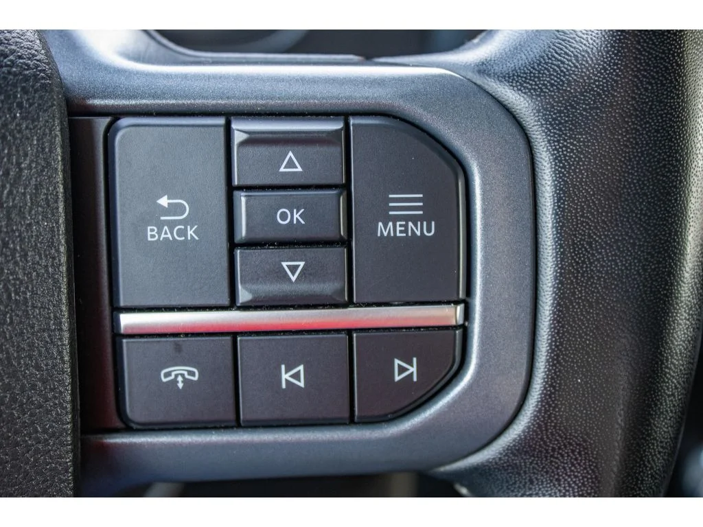 Used 2023 AGATE BLACK Ford LARIAT image 41