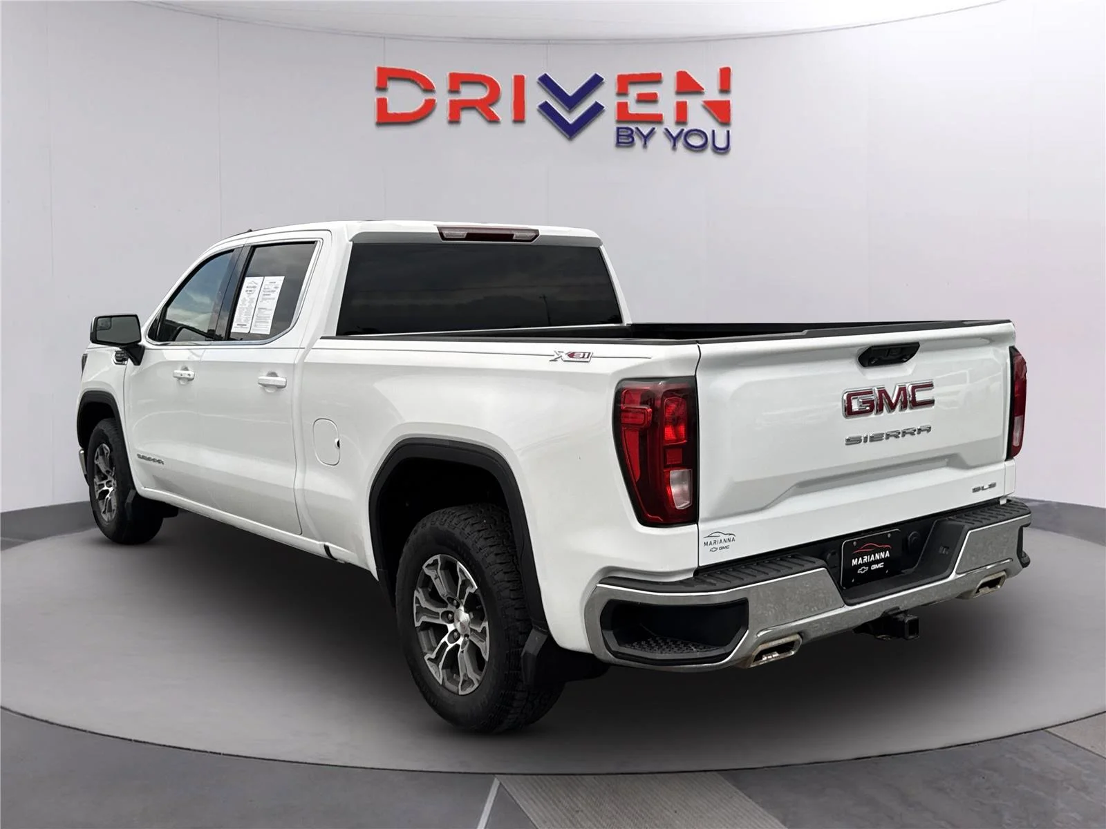 Used 2023 Summit White GMC SLE image 4