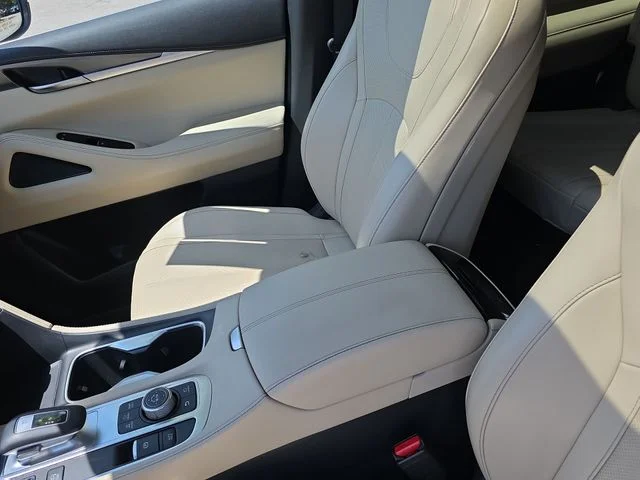 Used 2022 Black INFINITI LUXE image 21
