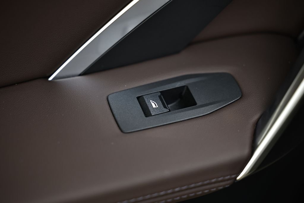 Used 2025 Space Silver Metallic BMW xDrive28i image 24