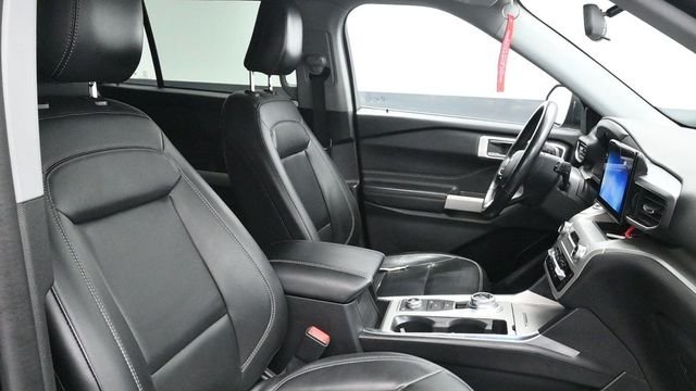 Used 2023 Black Ford XLT image 9