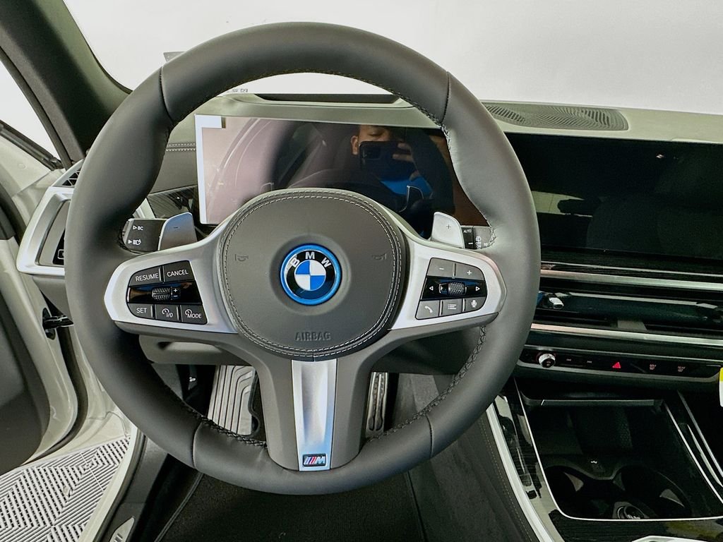 New 2026 Mineral White Metallic BMW xDrive50e image 10