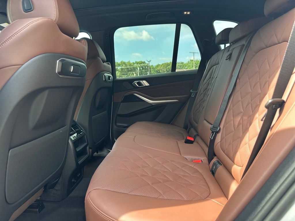 New 2026 Mineral White Metallic BMW xDrive40i image 21