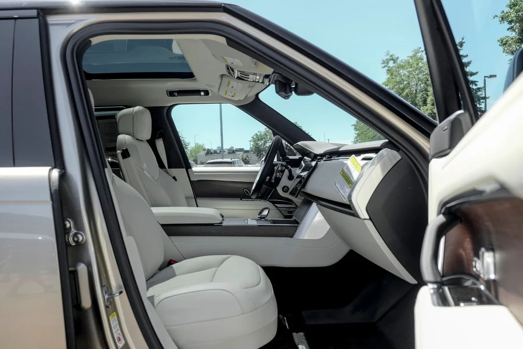 New 2026 Batumi Gold Land Rover SE image 22