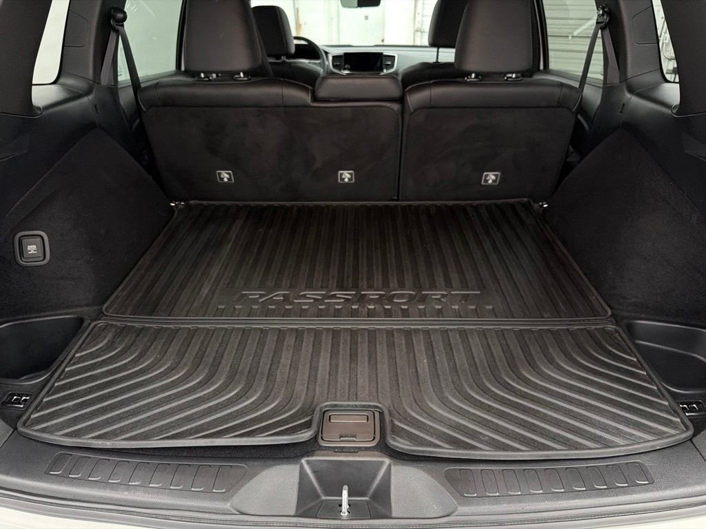 Used 2023 White Honda EX-L image 28