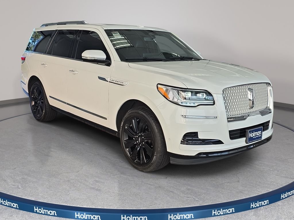 Used 2022 White Lincoln Reserve image 4