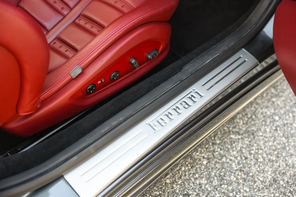 Used 2010 Silver Ferrari Base image 31