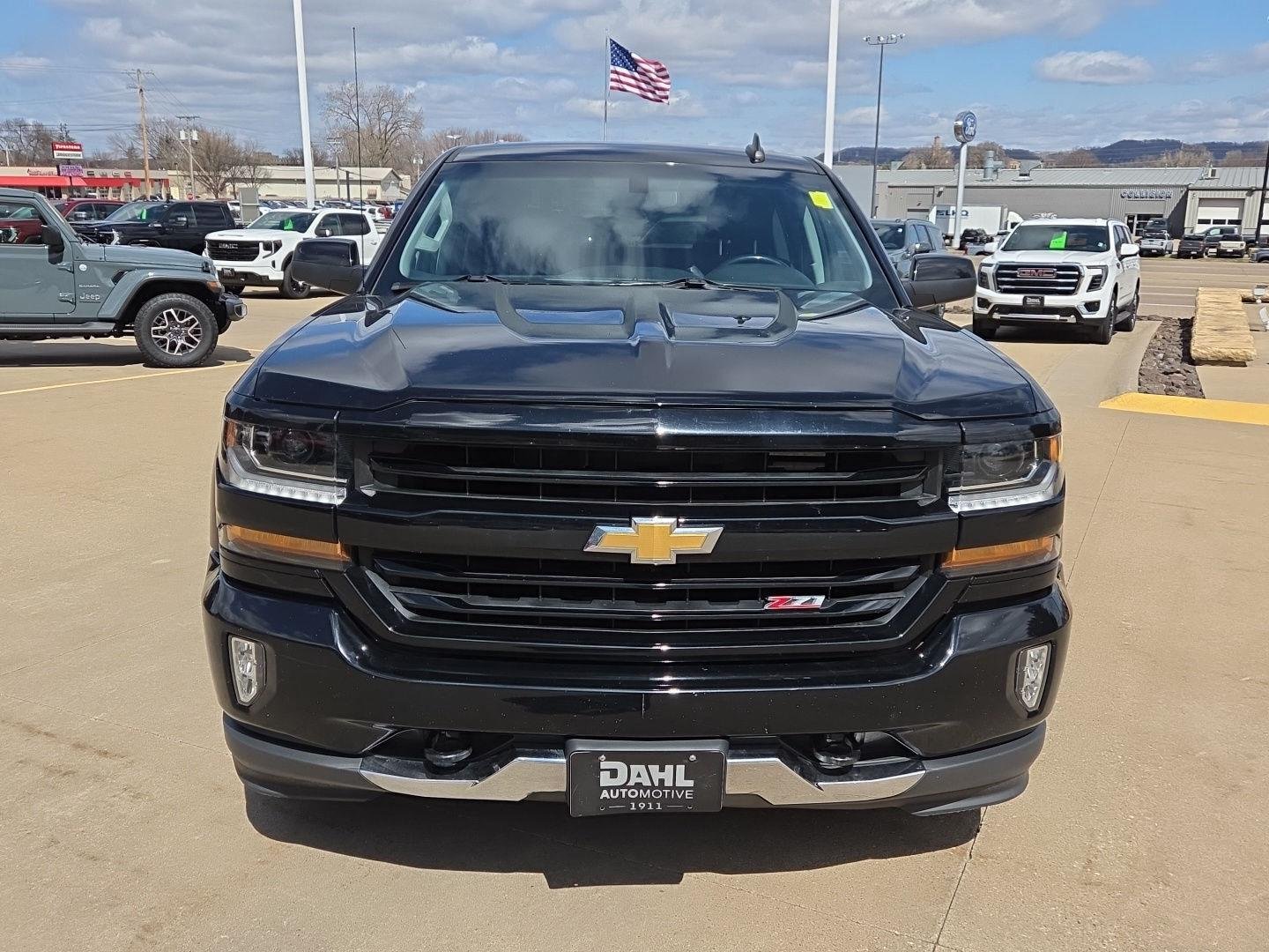 Used 2018 Chevrolet Silverado 1500 LT Z71 with VIN 3GCUKREC4JG327100 for sale in Winona, Minnesota