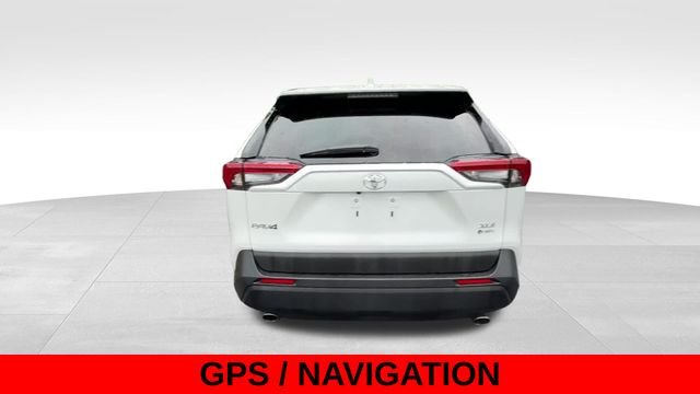Used 2025 Beige Toyota XLE Premium image 6