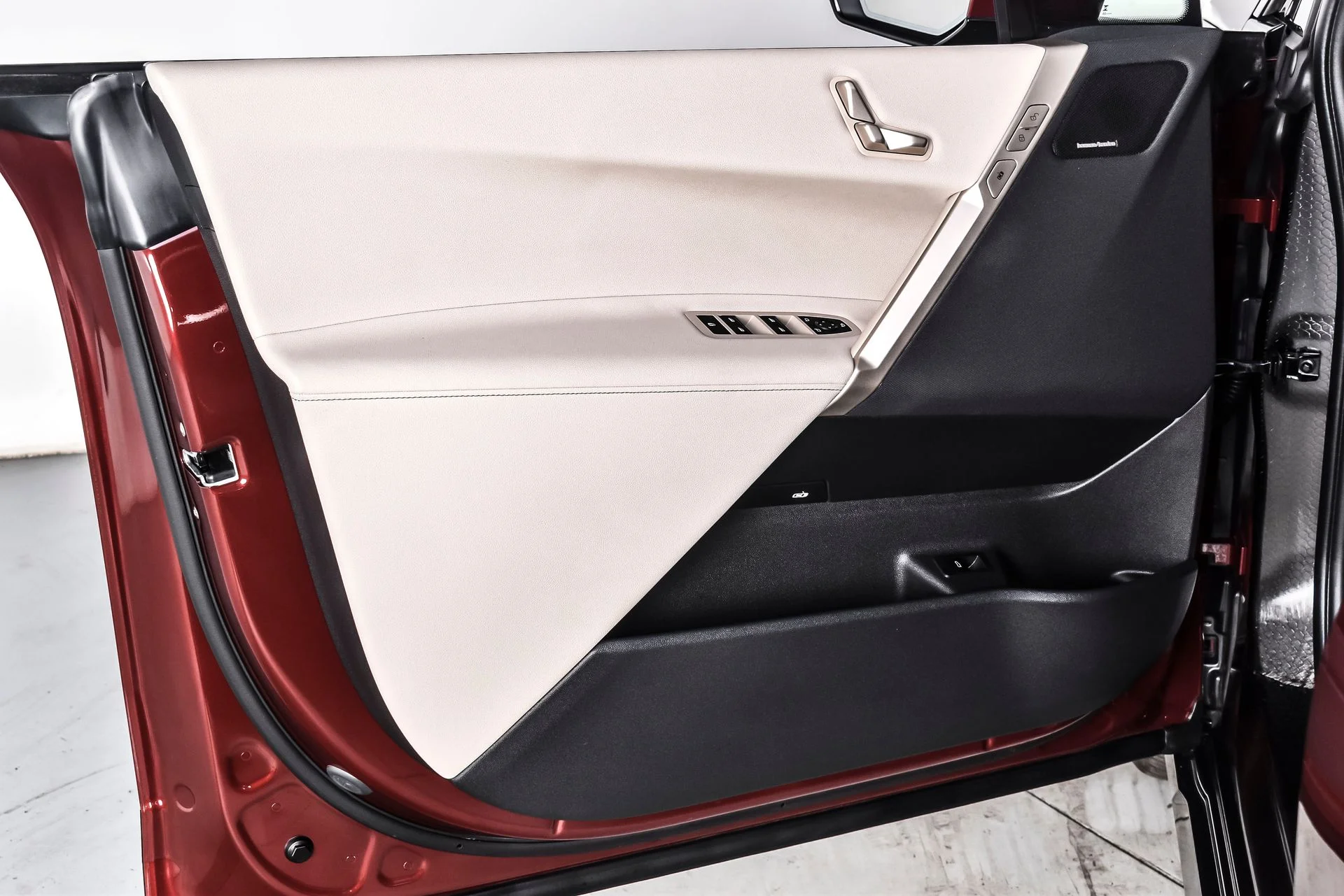 Used 2024 Red Metallic BMW xDrive50 image 12