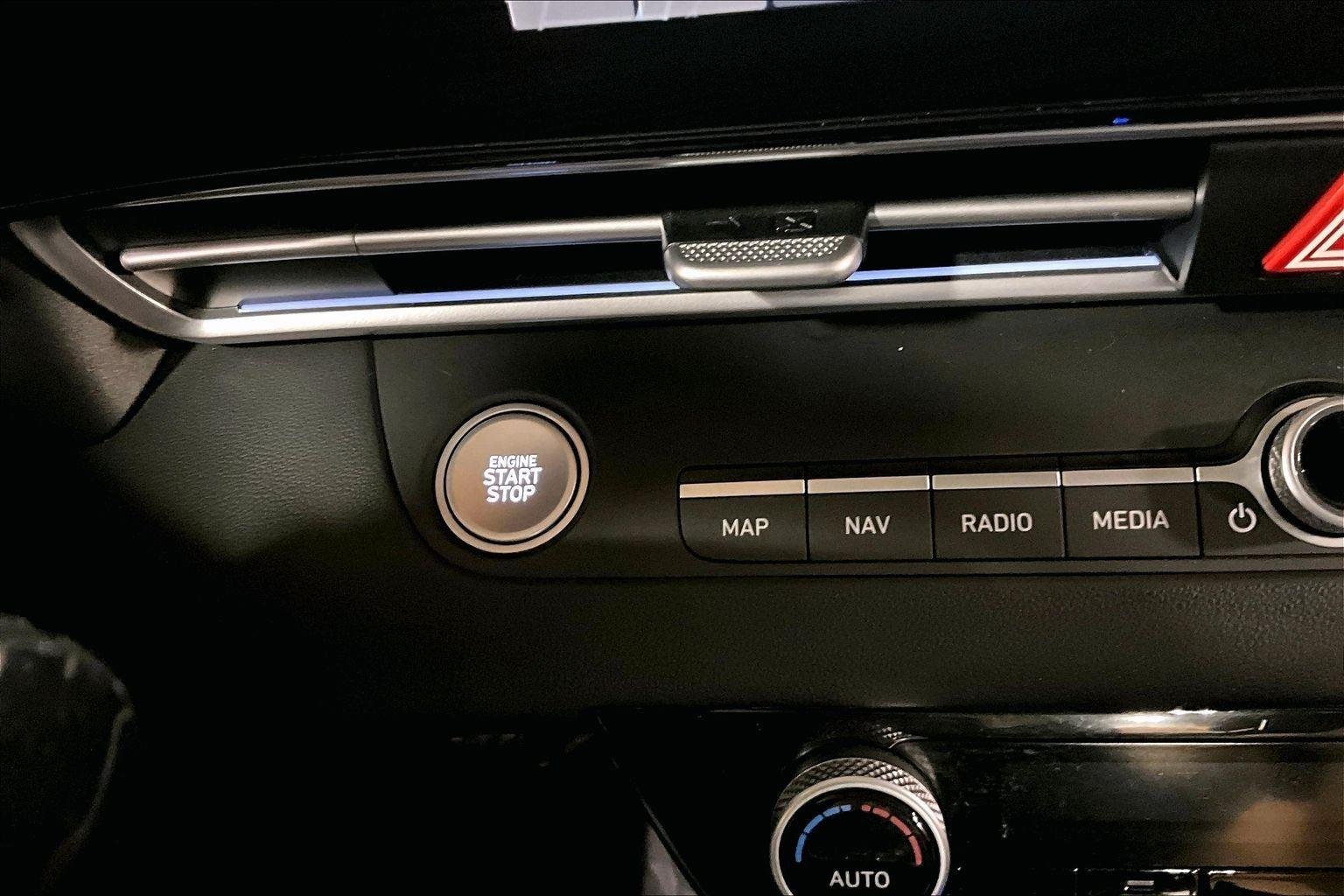 Used 2025 Fluid Metal Hyundai SEL Convenience image 32