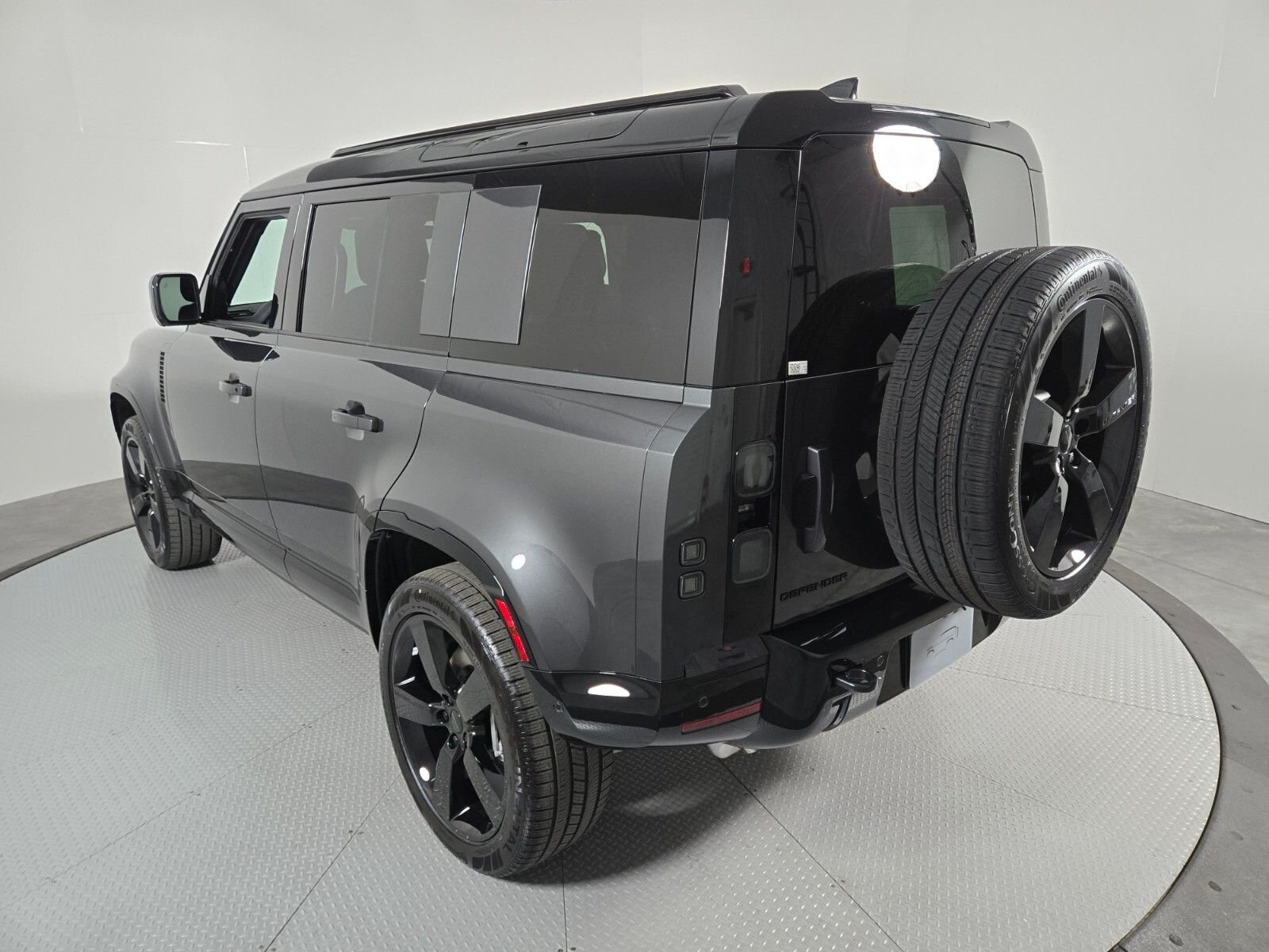 New 2026 Carpathian Grey Land Rover X-Dynamic SE image 17