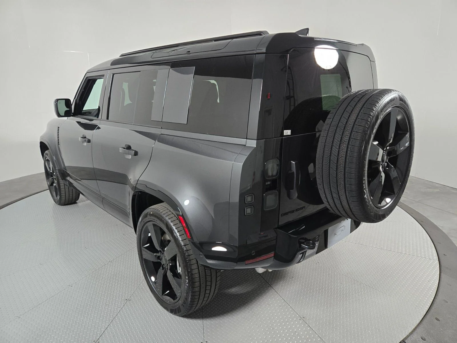 New 2026 Carpathian Grey Land Rover X-Dynamic SE image 17