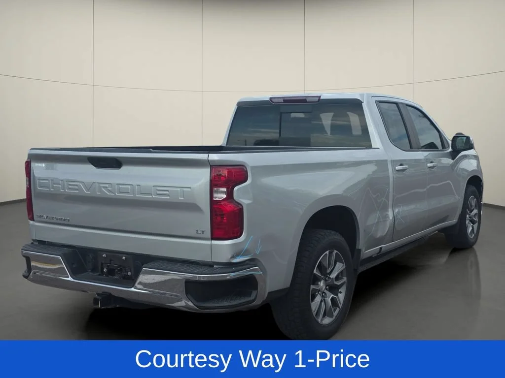 Used 2022 SILVER ICE METALLIC Chevrolet LT image 9