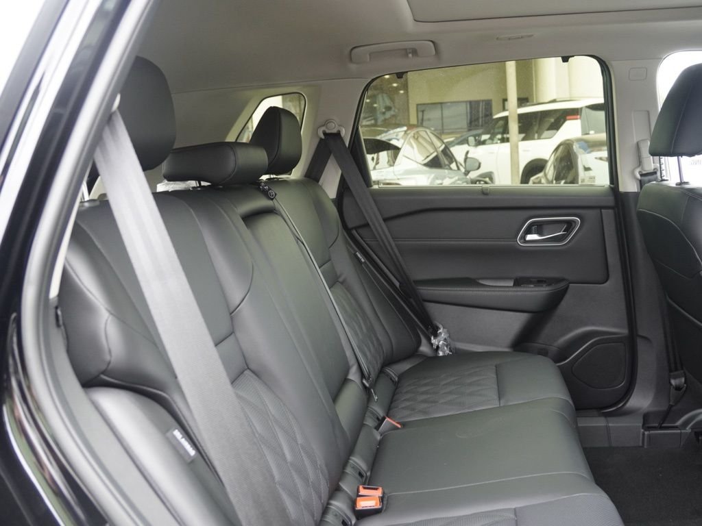 New 2026 Black Nissan Platinum image 18
