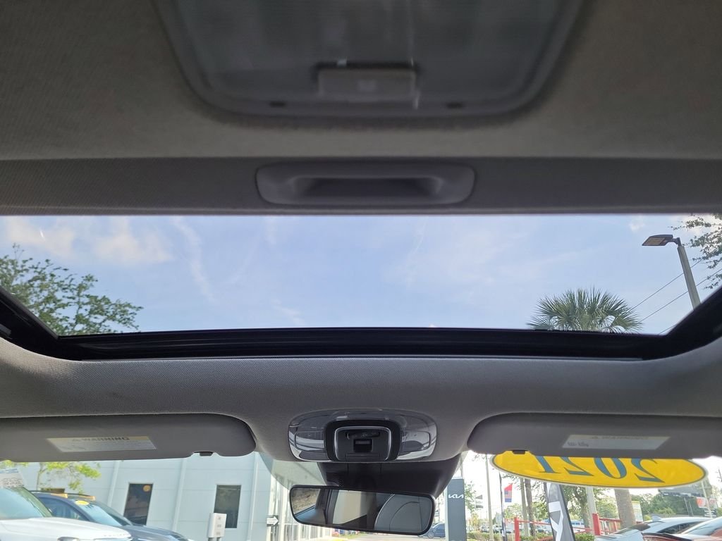 Used 2021 Black Hyundai Limited image 18