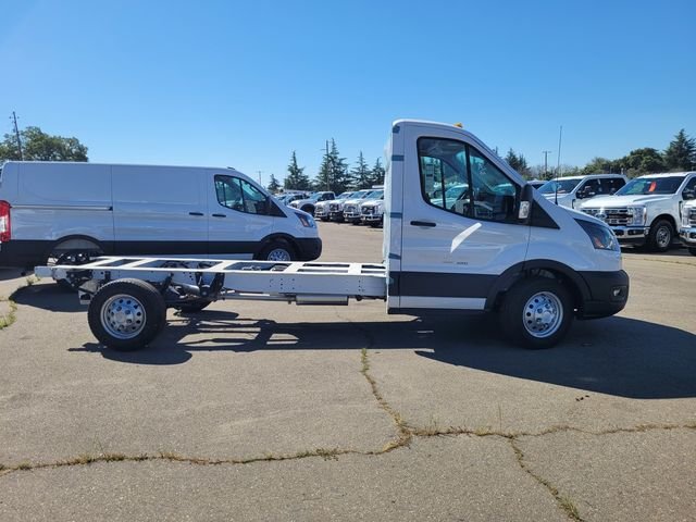 New 2025 Oxford White Ford Cutaway image 4