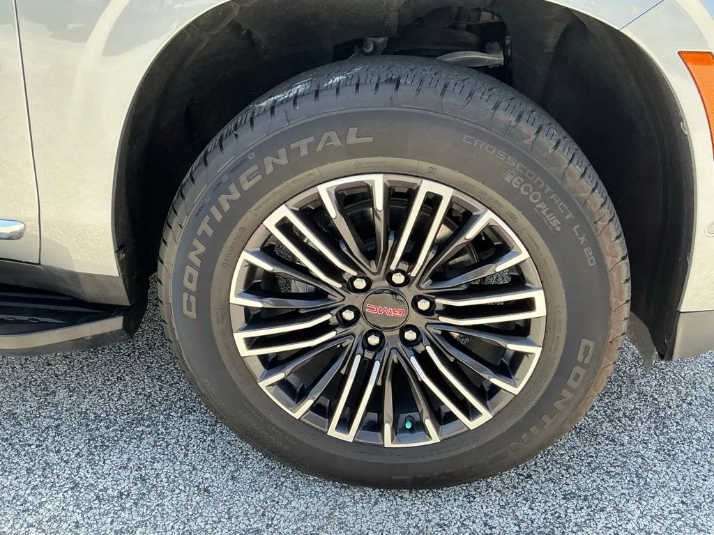 Used 2025 Silver GMC Elevation image 16