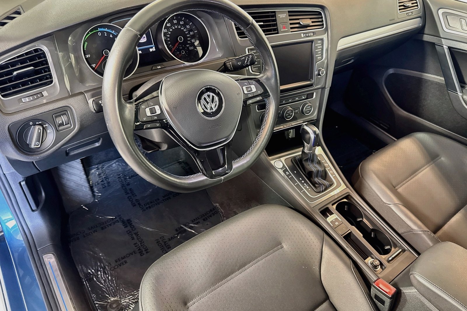 Used 2016 Pacific Blue Volkswagen SEL Premium image 9